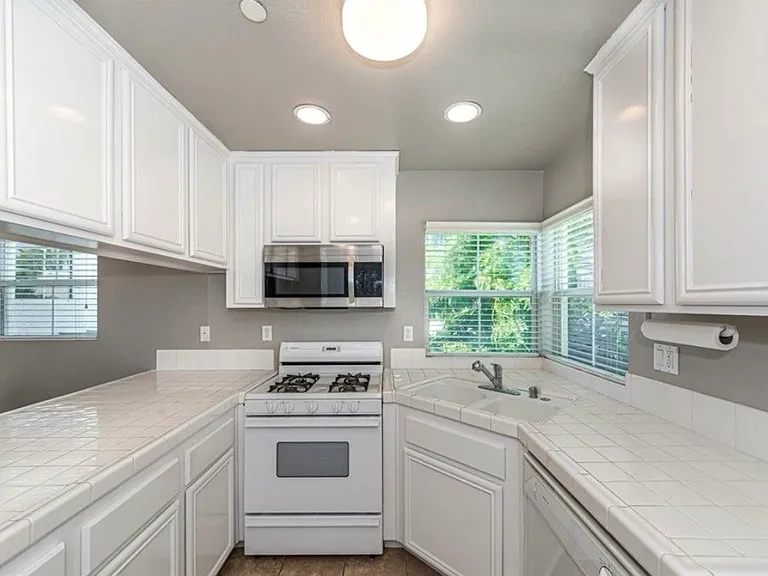 3286 W Orange Ave — Photo 5