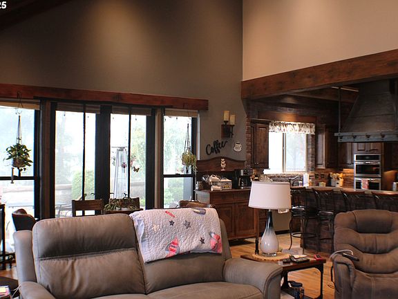 3rd image of 650 Southridge Way