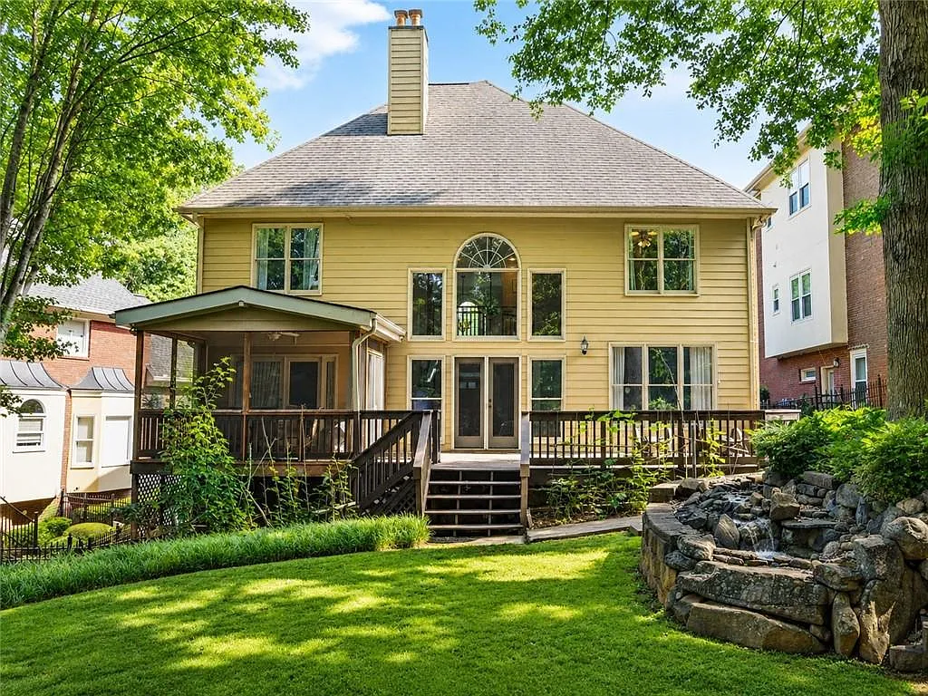 5 bed, 4.5 bath, 4570 sqft, $5,800 — Photo 2
