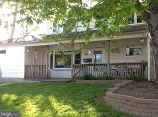 15 Viburnum Ln, Levittown, PA 19054