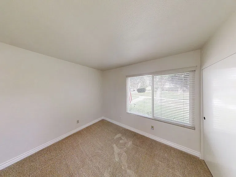 860 Ardmore Cir — Photo 6
