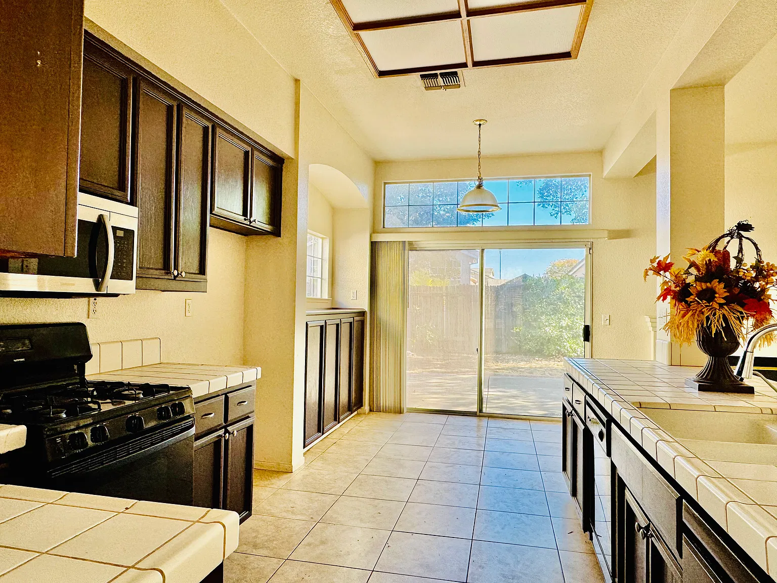 4 bed, 1798 sqft, $2,990 — Photo 4