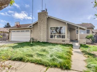 945 San Simeon Dr, Salinas, CA 93901