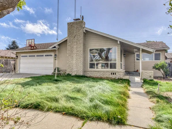 945 San Simeon Dr, Salinas, CA 93901