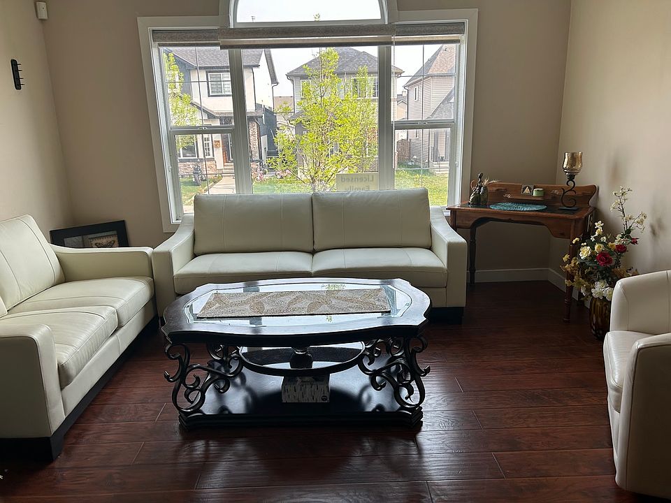 2nd image of 215 Saddlebrook Way NE