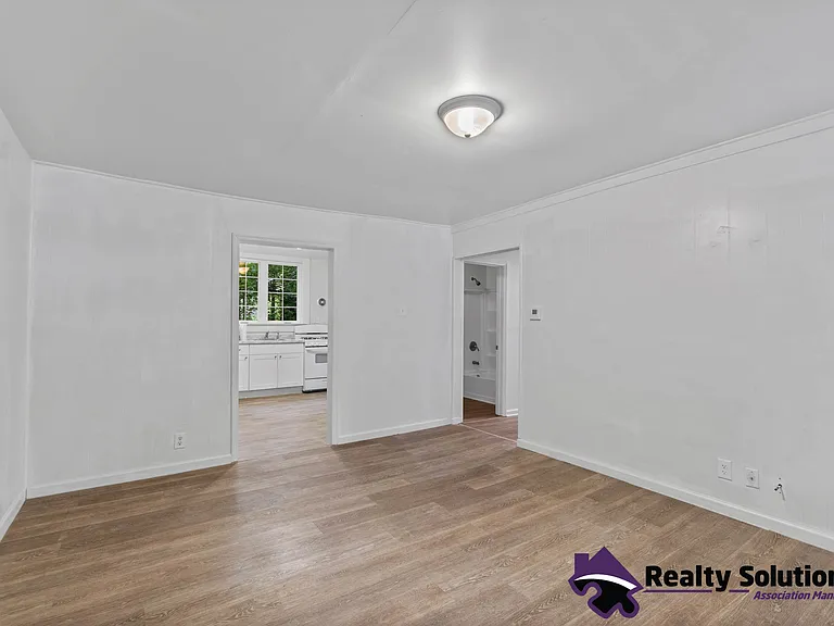 733 E Cherry St — Photo 7