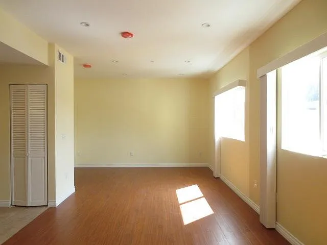 14826 Vanowen St #102 — Photo 11