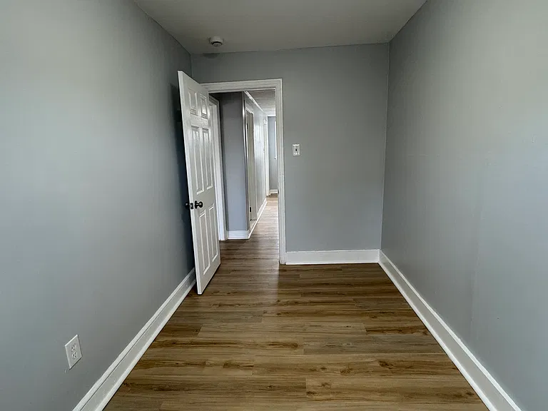 111 Henry St — Photo 15