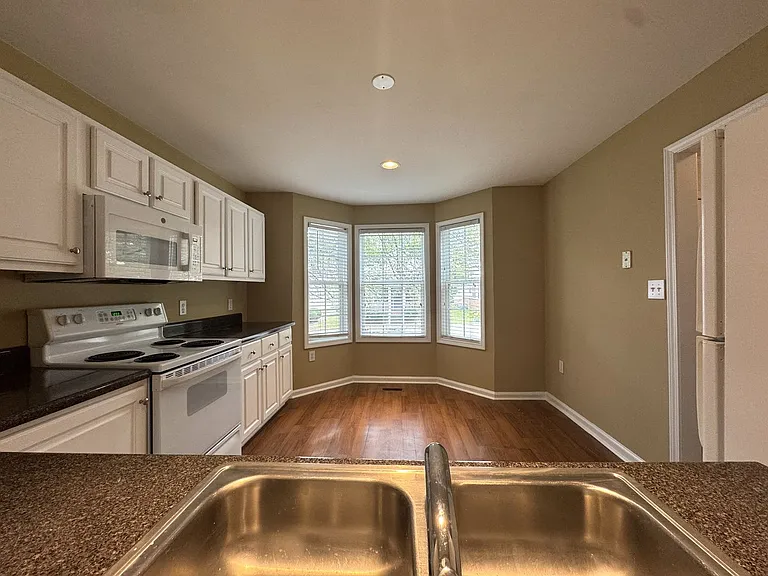 SOUTH HAMPTON VILLAGE — Photo 8