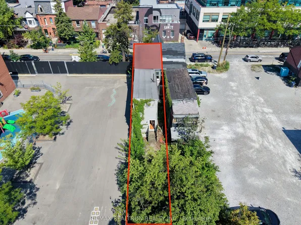 631 Richmond St W, Toronto, ON M6J 1C2