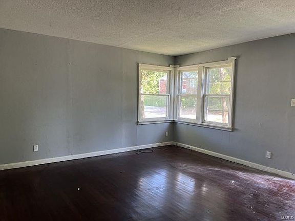 3rd image of 837 Walters Dr