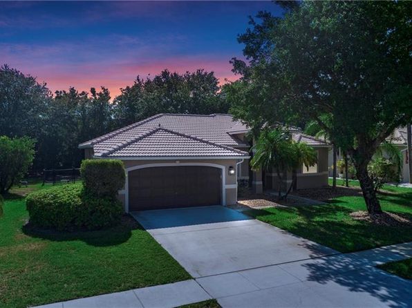 761 Grand Rapids Blvd, Naples, FL 34120