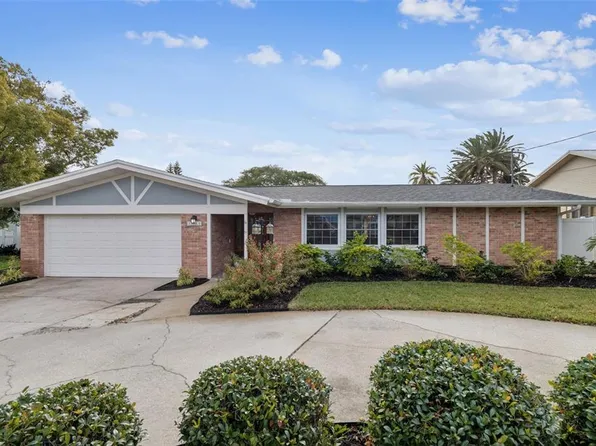 3838 McKay Creek Dr, Largo, FL 33770