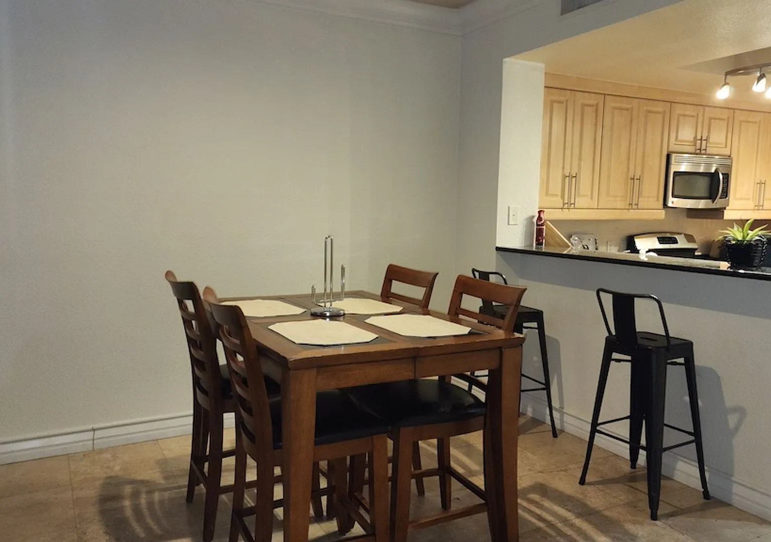 Two Bedroom Condo with Great Amenities! — Photo 4
