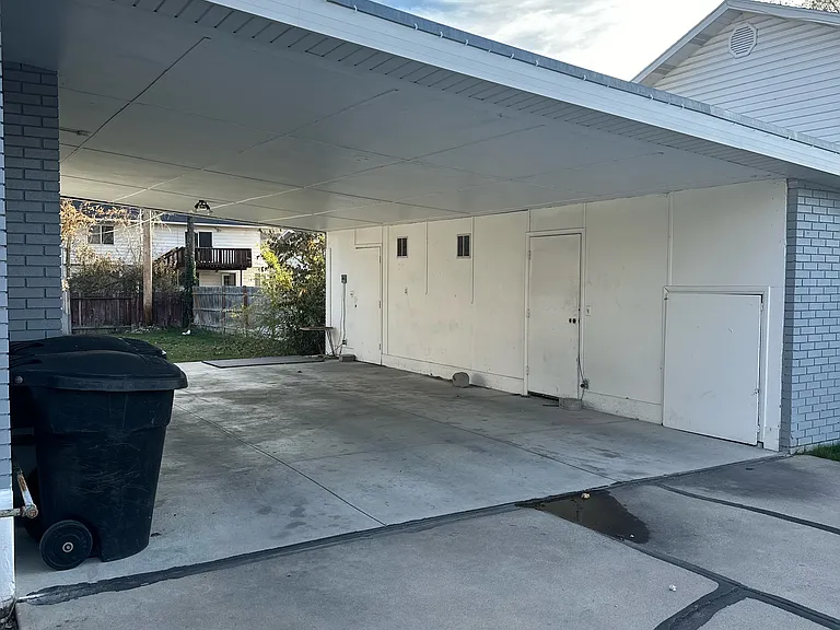 875 W 2100 N — Photo 2