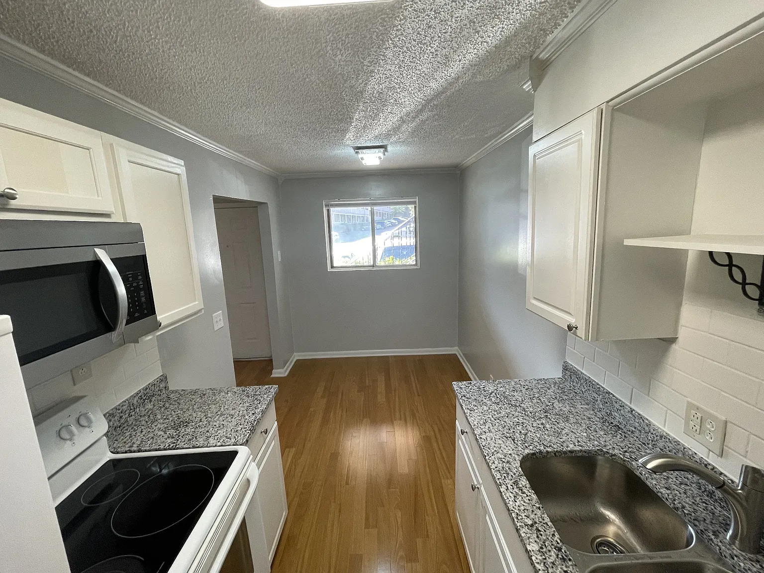 1 bed, 567 sqft, $1,800 — Photo 3
