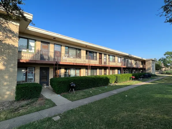 22 King Arthur Ct APT 17, Northlake, IL 60164