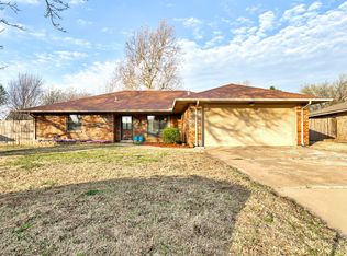 2702 Heritage Trl, Enid, OK 73703