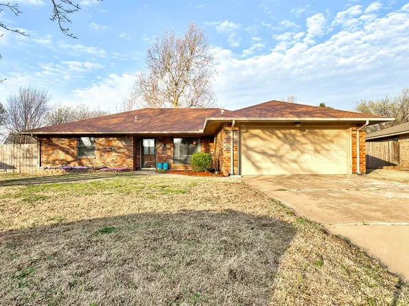 2702 Heritage Trl, Enid, OK 73703
