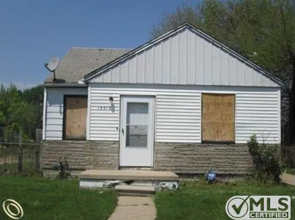 13313 Manning St, Detroit, MI 48205