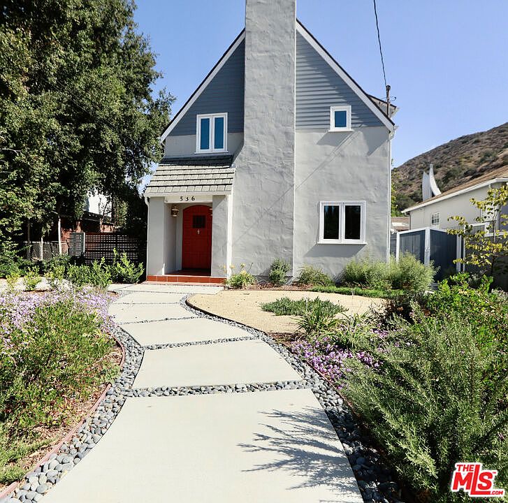 1st image of 536 Solway St