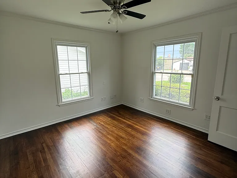 117 W State St — Photo 11