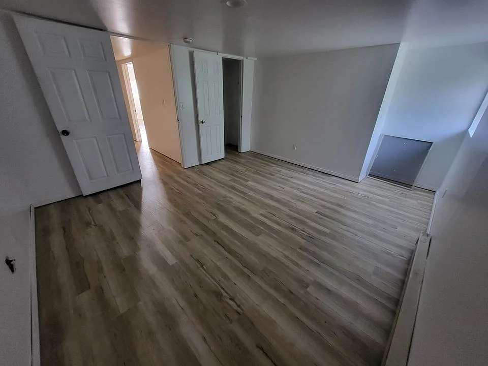 4917 Hillcrest Dr — Photo 2