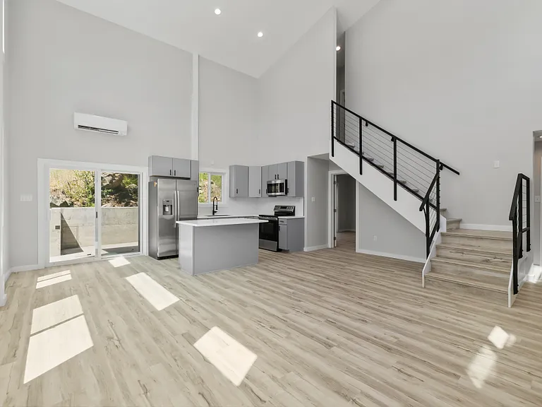 300 Riverside Dr — Photo 8
