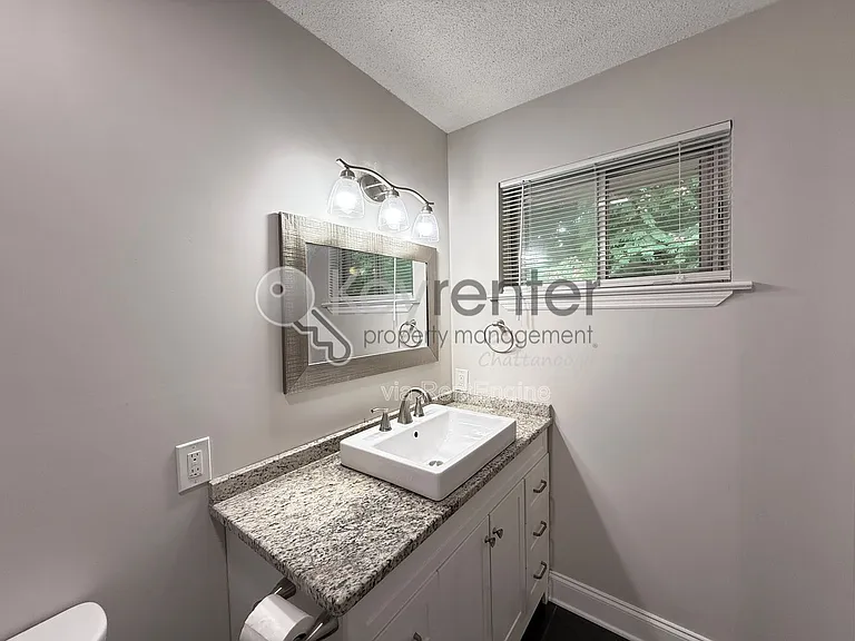 4630 Sherry Ln — Photo 10