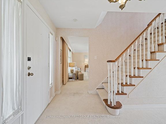 3rd image of 525 Myrtle Rd W