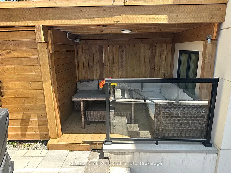 10 Katherine Rd #LOWER — Photo 37