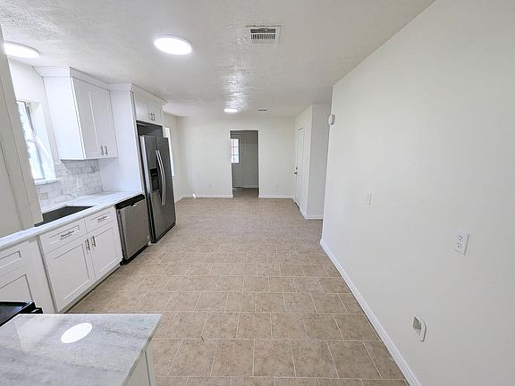 4th image of 809 Glen Hollow Dr