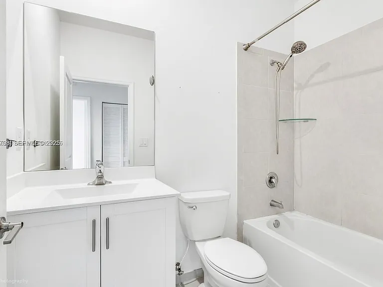 21071 NE 8th Ave — Photo 4
