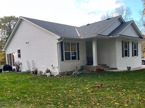 3415 Ten Oaks St S, Cambridge, MN 55008