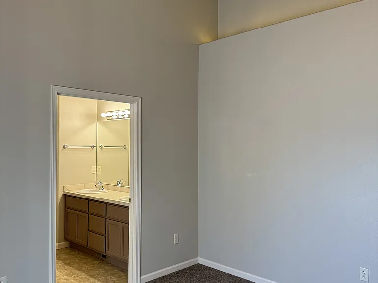 2350 NE Mary Rose Pl #2 — Photo 30