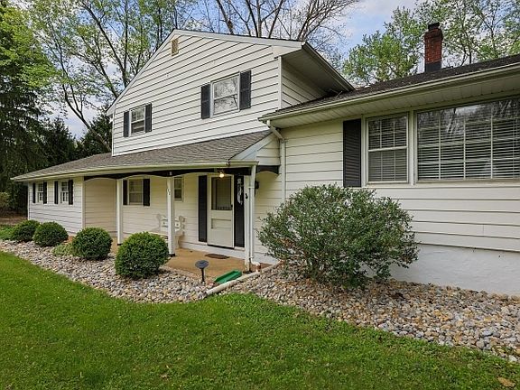3rd image of 112 Midvale Ave