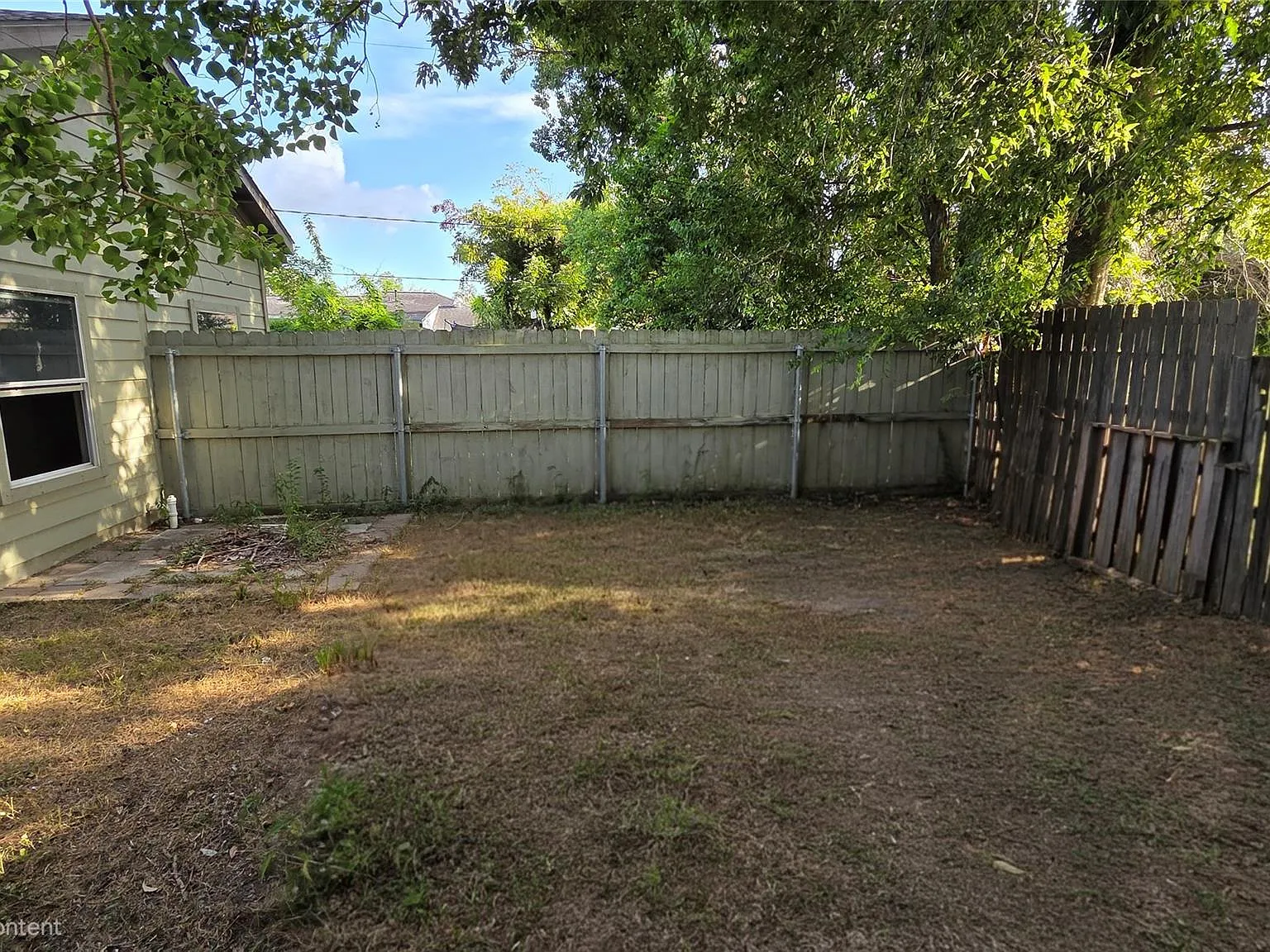 2 bed, 1.0 bath, 1872 sqft, $1,400 — Photo 4