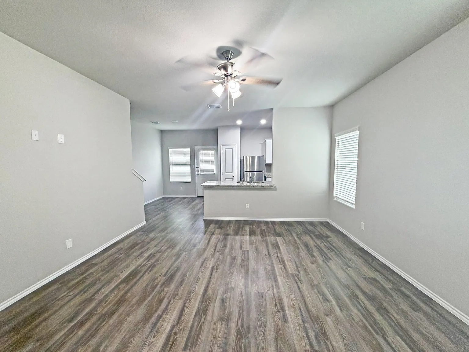 3 bed, 2.5 bath, 1251 sqft, $1,450 — Photo 4