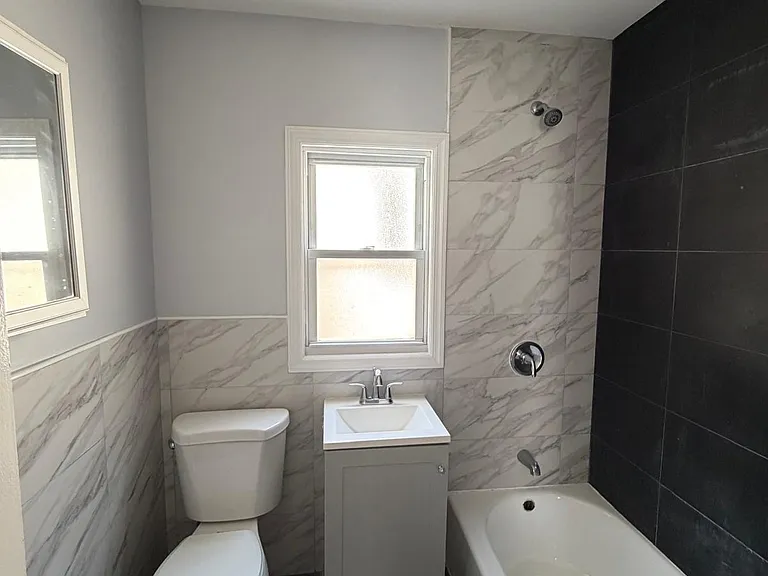 20 Wade St #2R — Photo 2