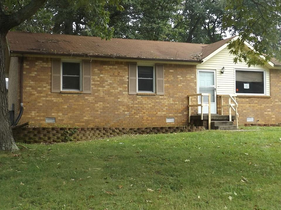 1st image of 141 Lexington Dr