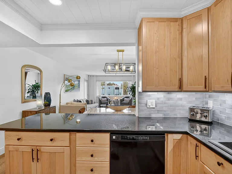 1502 S Lakeside Dr #214 — Photo 5