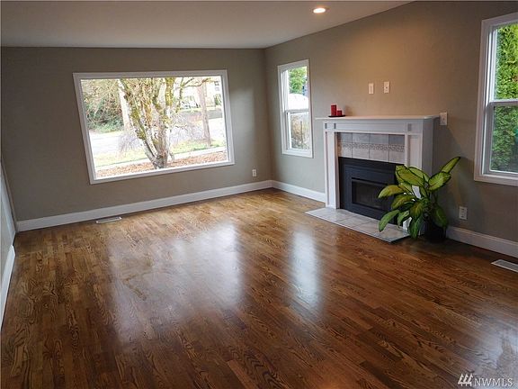 3rd image of 1217 8th Ave SE