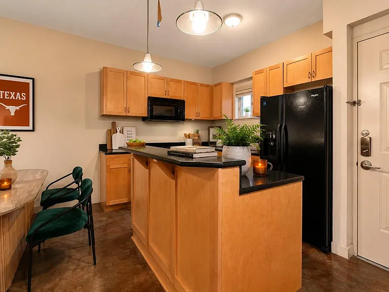 711 W 26th St #508 — Photo 3
