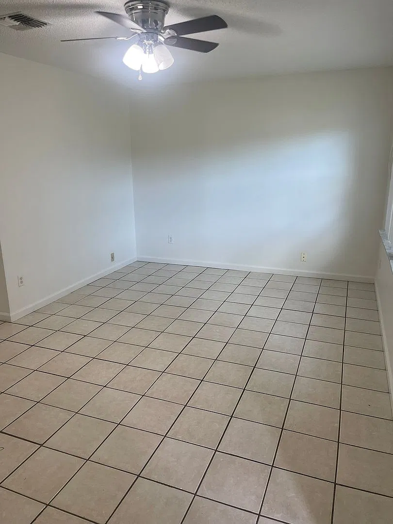 Move-In Ready 4 Bed / 1.5 Bath w/ Large Living Room & Fenced Backyard — Photo 3
