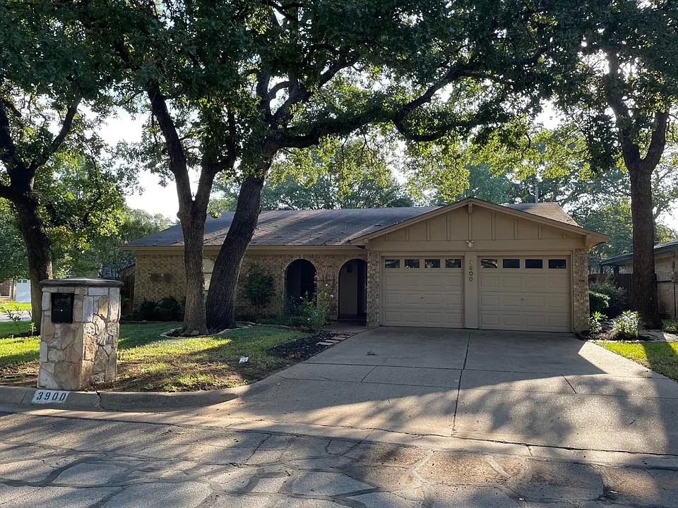 3900 Woodruff Ct