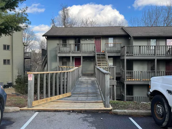 9201 S Pointe Retreat Dr, Bloomington, IN 47401