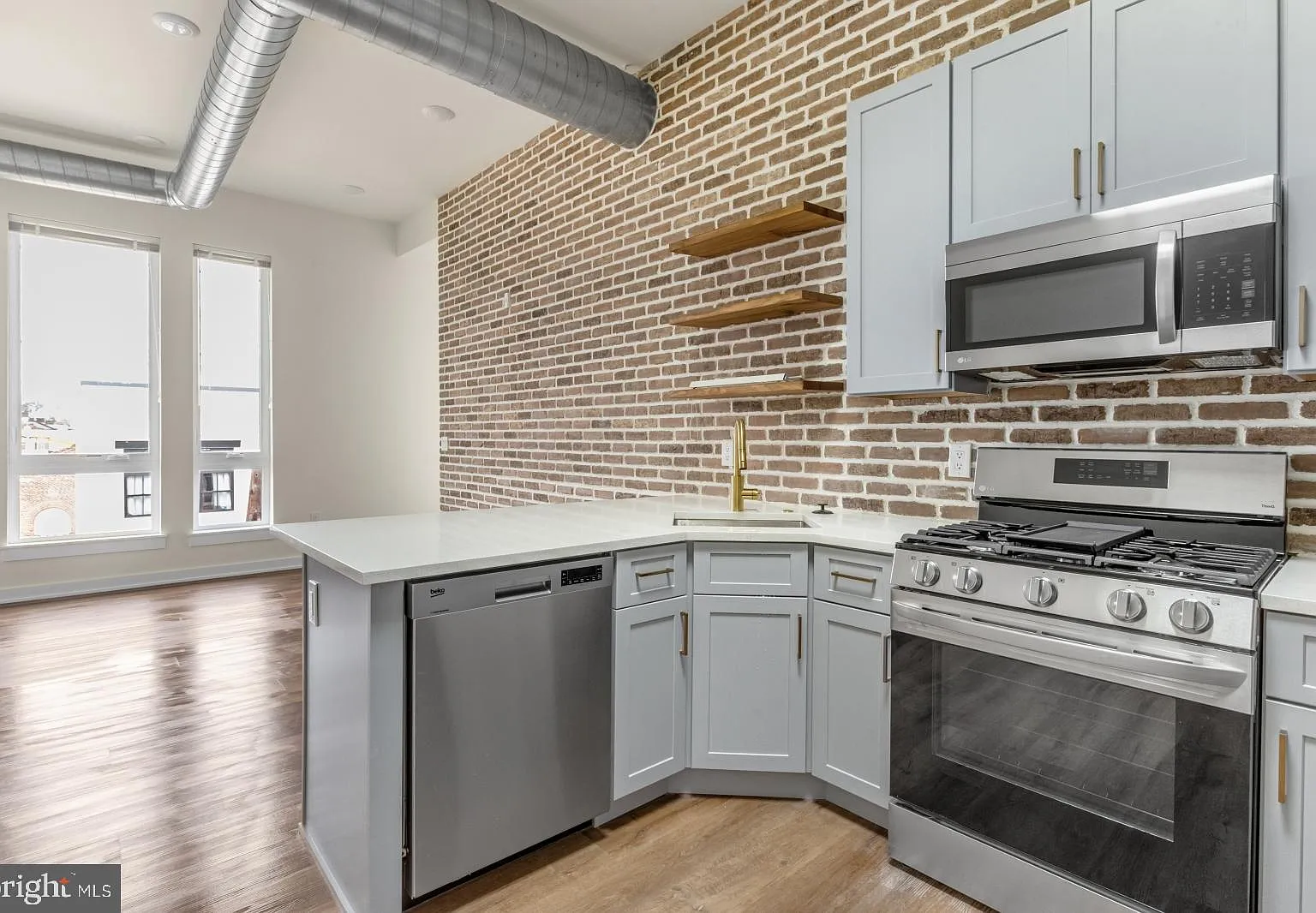 2 bed, 760 sqft, $2,095 — Photo 3