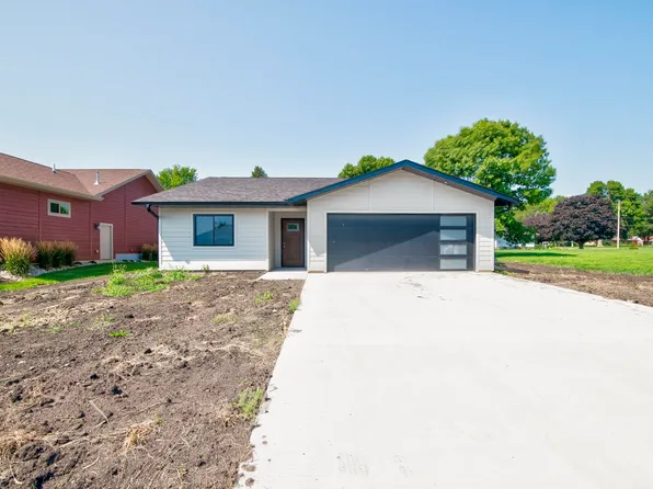1004 Clayton St, Lake Park, IA 51347