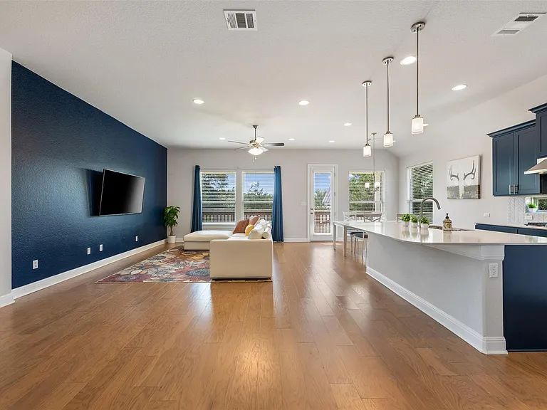 686 Treadwell Ln — Photo 7