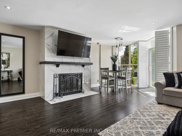 100 Arbors Ln #8, Vaughan, ON L4L 7G4